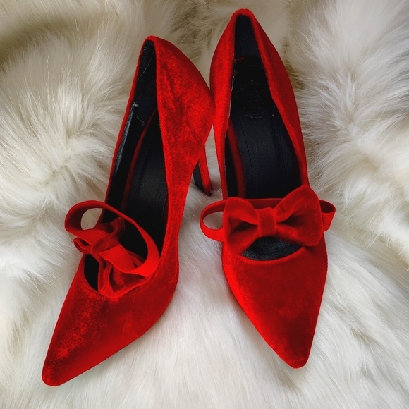 Red Velvet Heels with Optional Bows - Picture 12 of 12